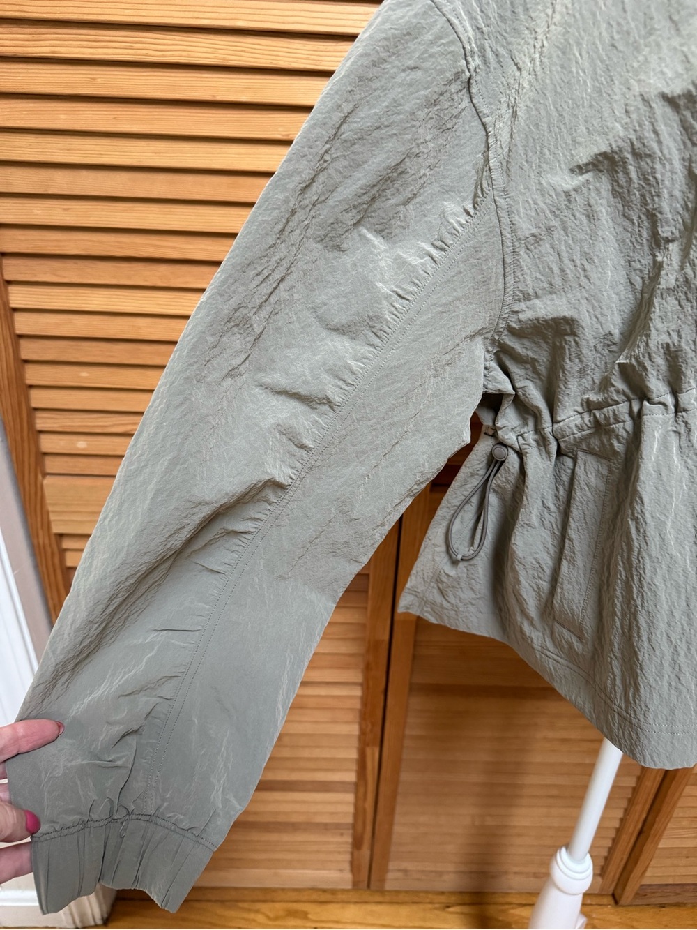NWT Lululemon Crinkle Nylon Cinchable Jacket Warm Ash Grey Size L - Picture 3 of 9